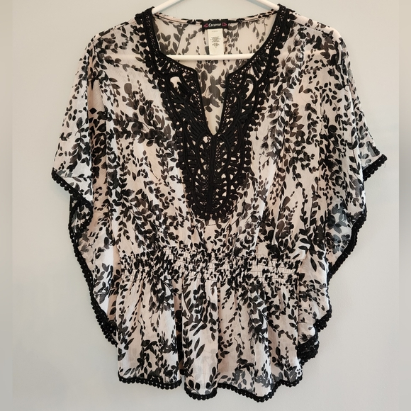 Cocomo Black and White print Butterfly Blouse.  Size S. Black braid front patten - Picture 1 of 4
